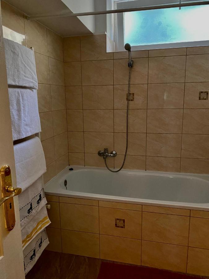 Appartement Grande Familia Apartman à Eger Extérieur photo