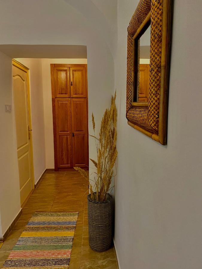 Appartement Grande Familia Apartman à Eger Extérieur photo