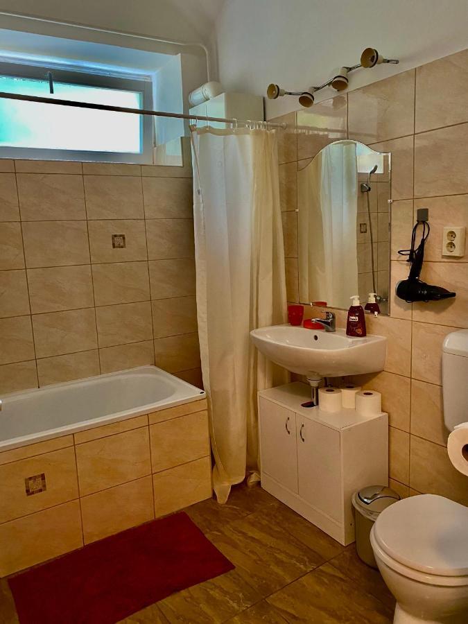 Appartement Grande Familia Apartman à Eger Extérieur photo