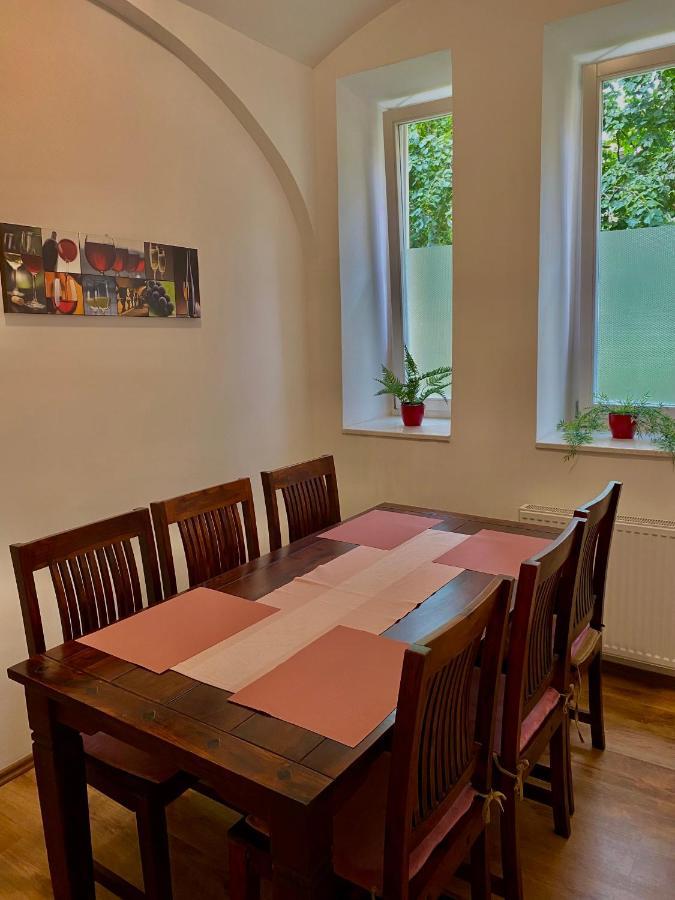 Appartement Grande Familia Apartman à Eger Extérieur photo