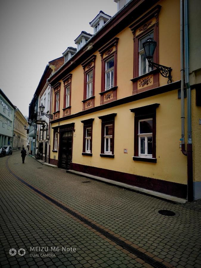 Appartement Grande Familia Apartman à Eger Extérieur photo